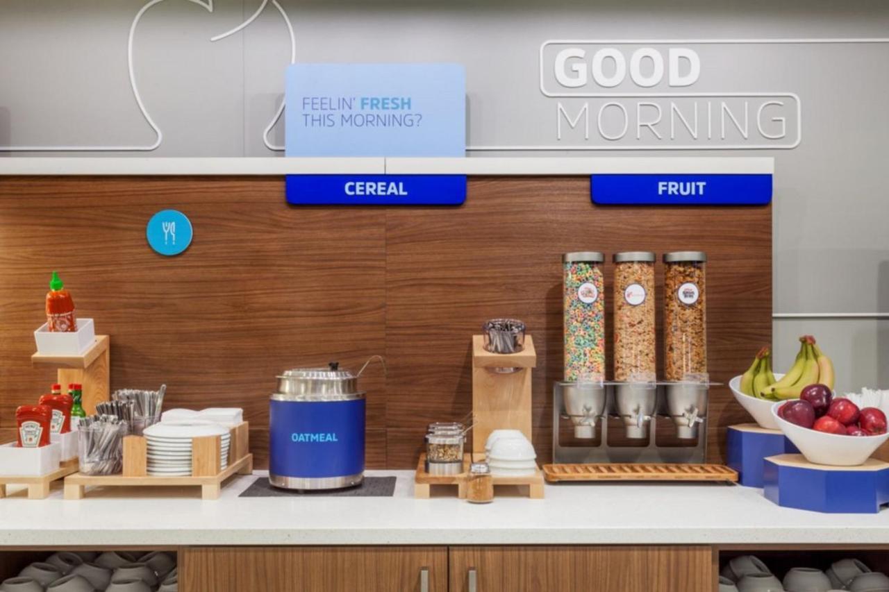 Holiday Inn Express & Suites - Lindale By Ihg Exteriör bild
