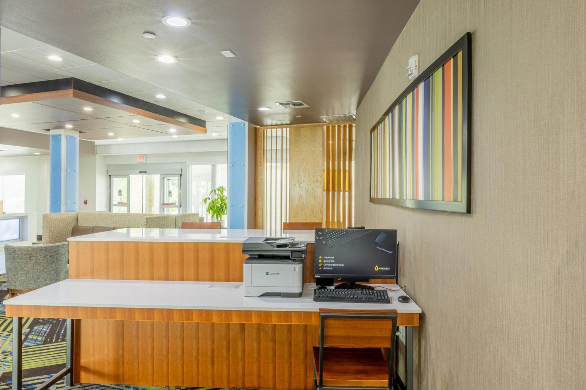 Holiday Inn Express & Suites - Lindale By Ihg Exteriör bild
