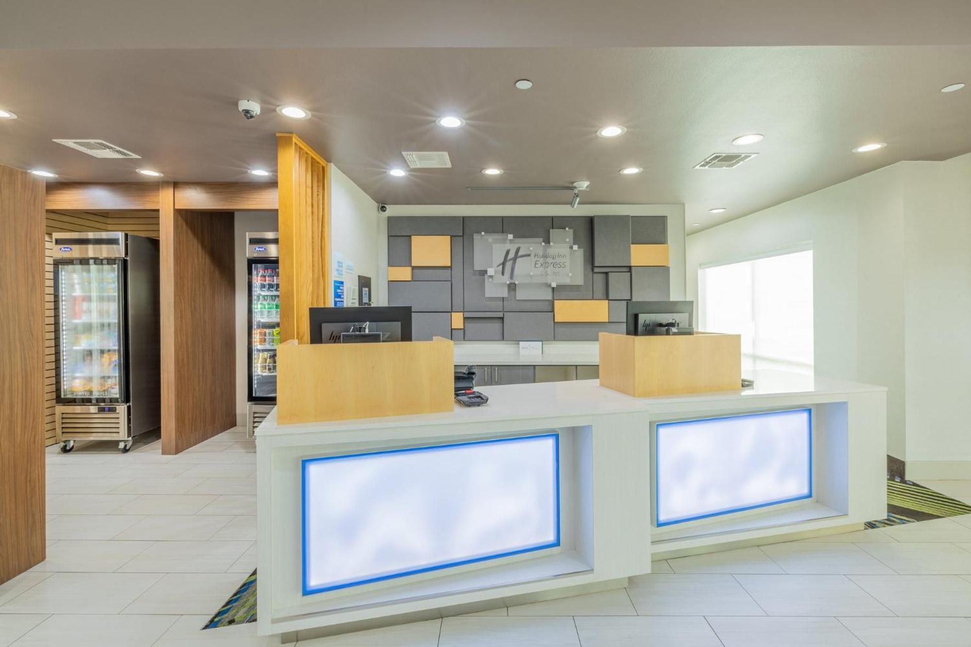 Holiday Inn Express & Suites - Lindale By Ihg Exteriör bild