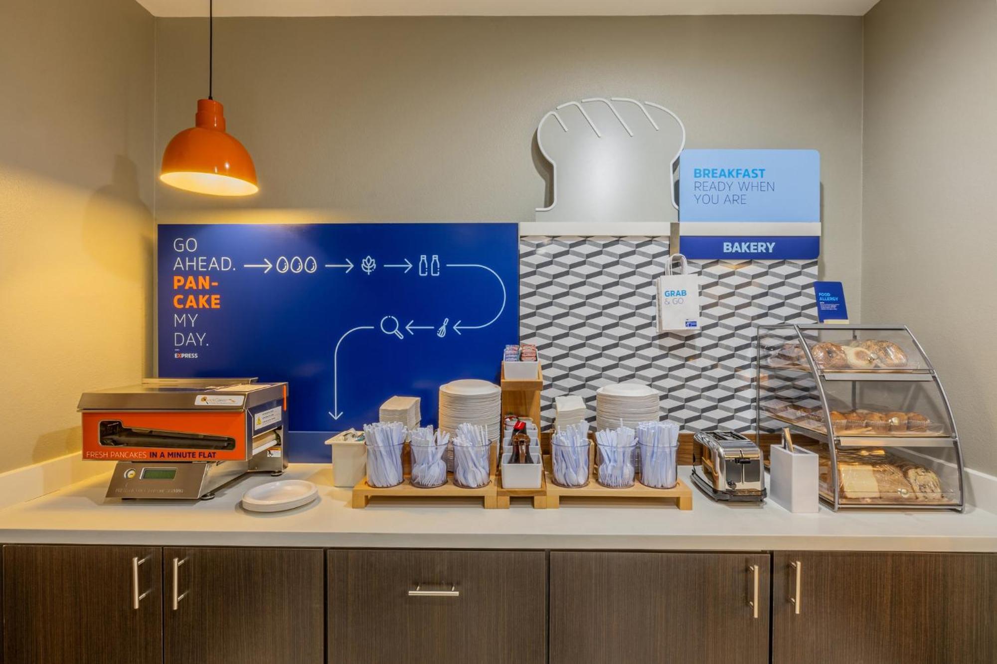 Holiday Inn Express & Suites - Lindale By Ihg Exteriör bild