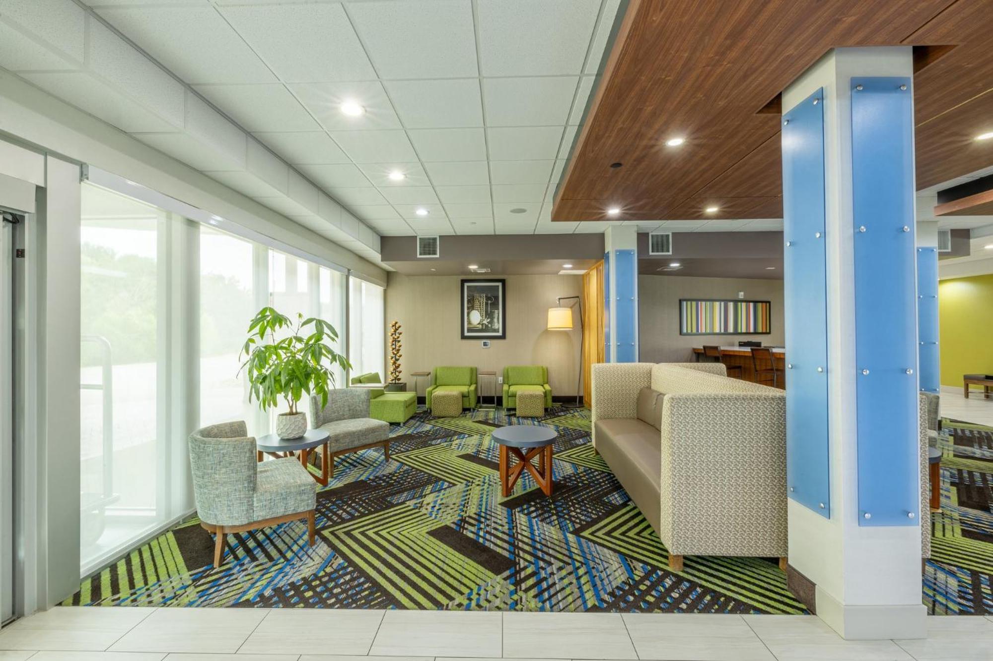 Holiday Inn Express & Suites - Lindale By Ihg Exteriör bild