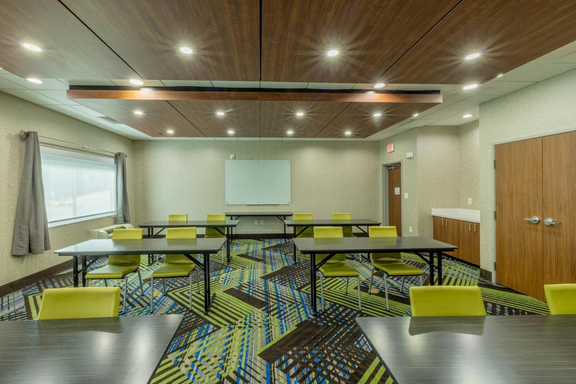 Holiday Inn Express & Suites - Lindale By Ihg Exteriör bild