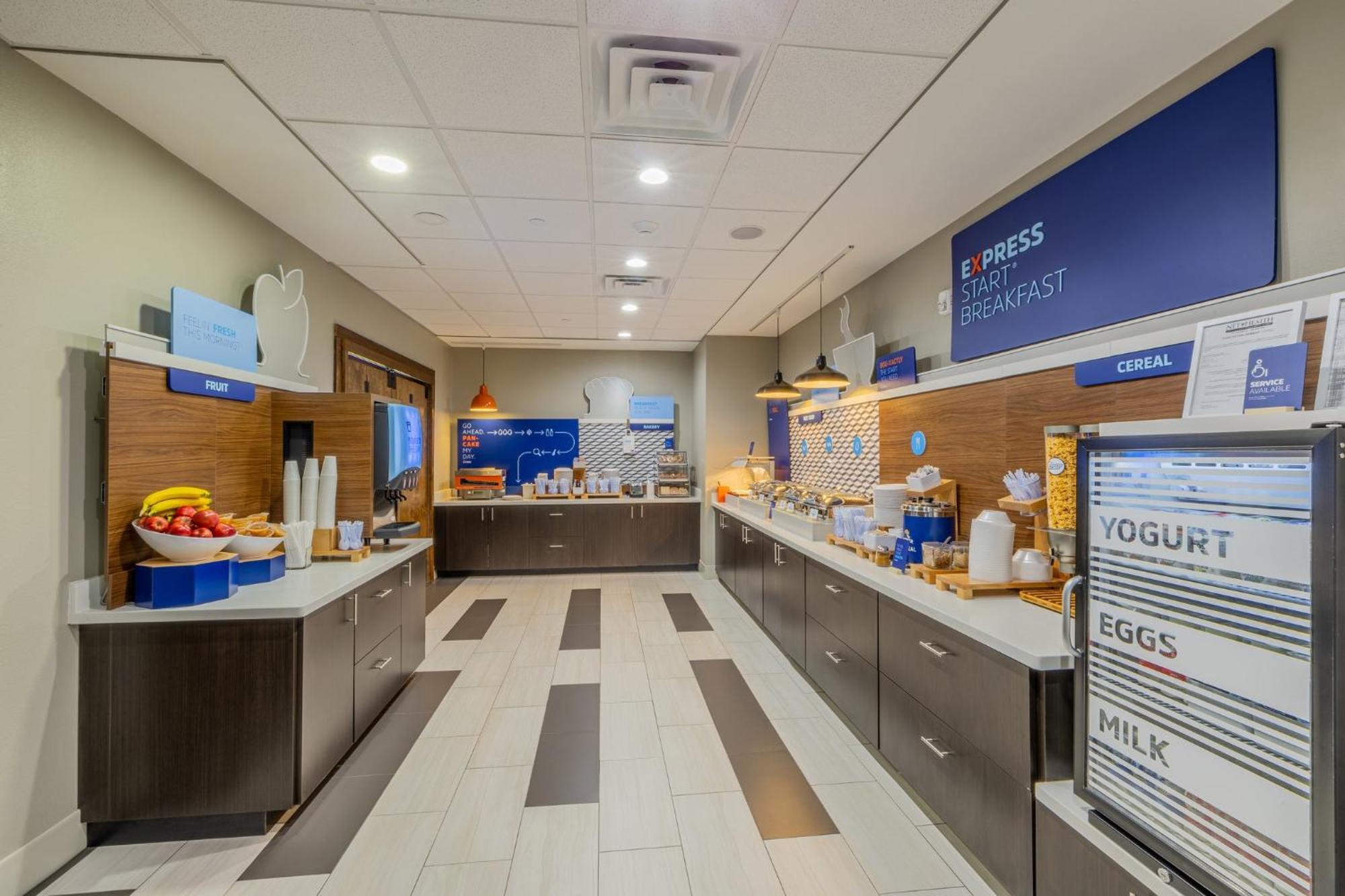 Holiday Inn Express & Suites - Lindale By Ihg Exteriör bild