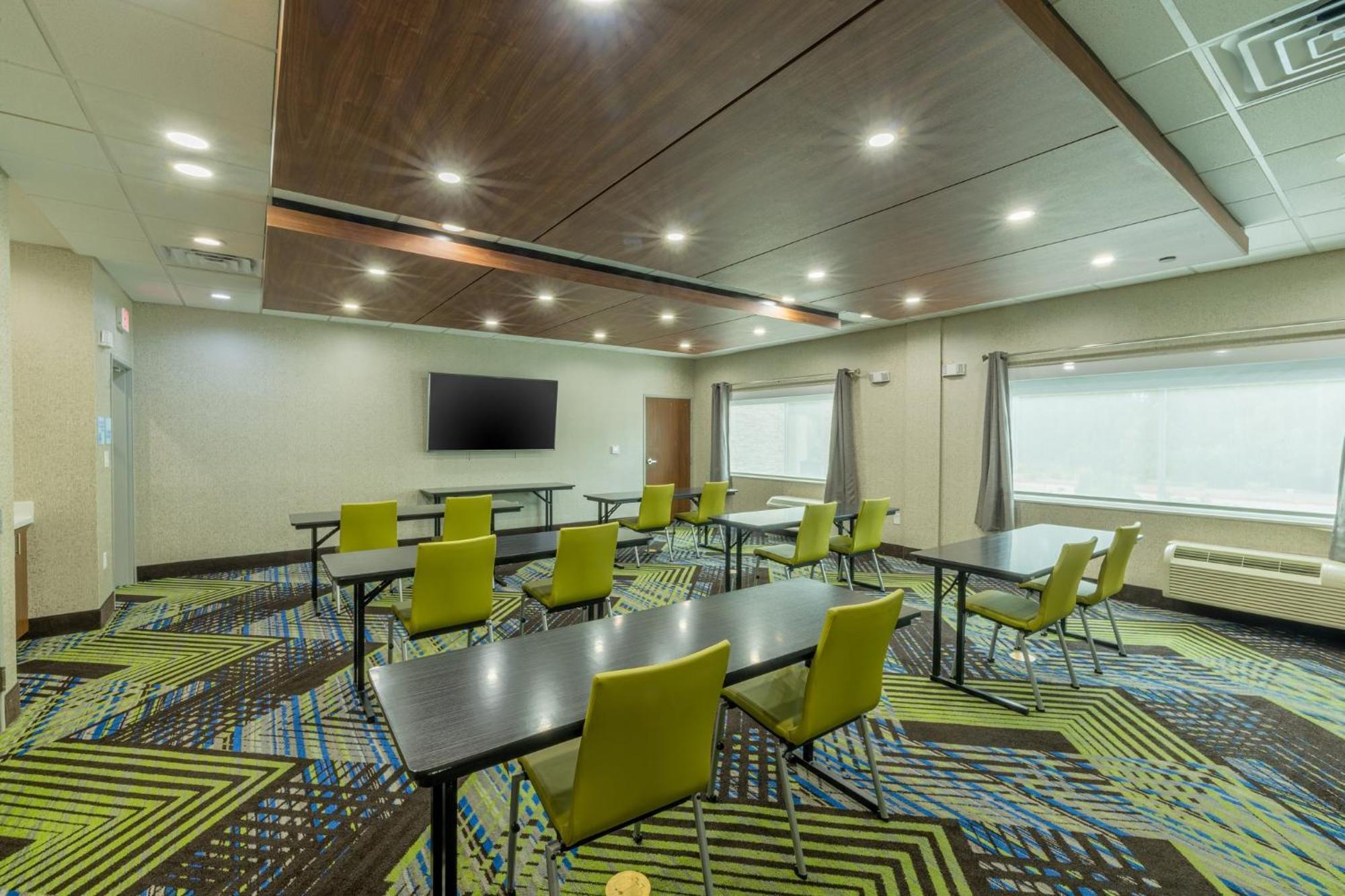 Holiday Inn Express & Suites - Lindale By Ihg Exteriör bild