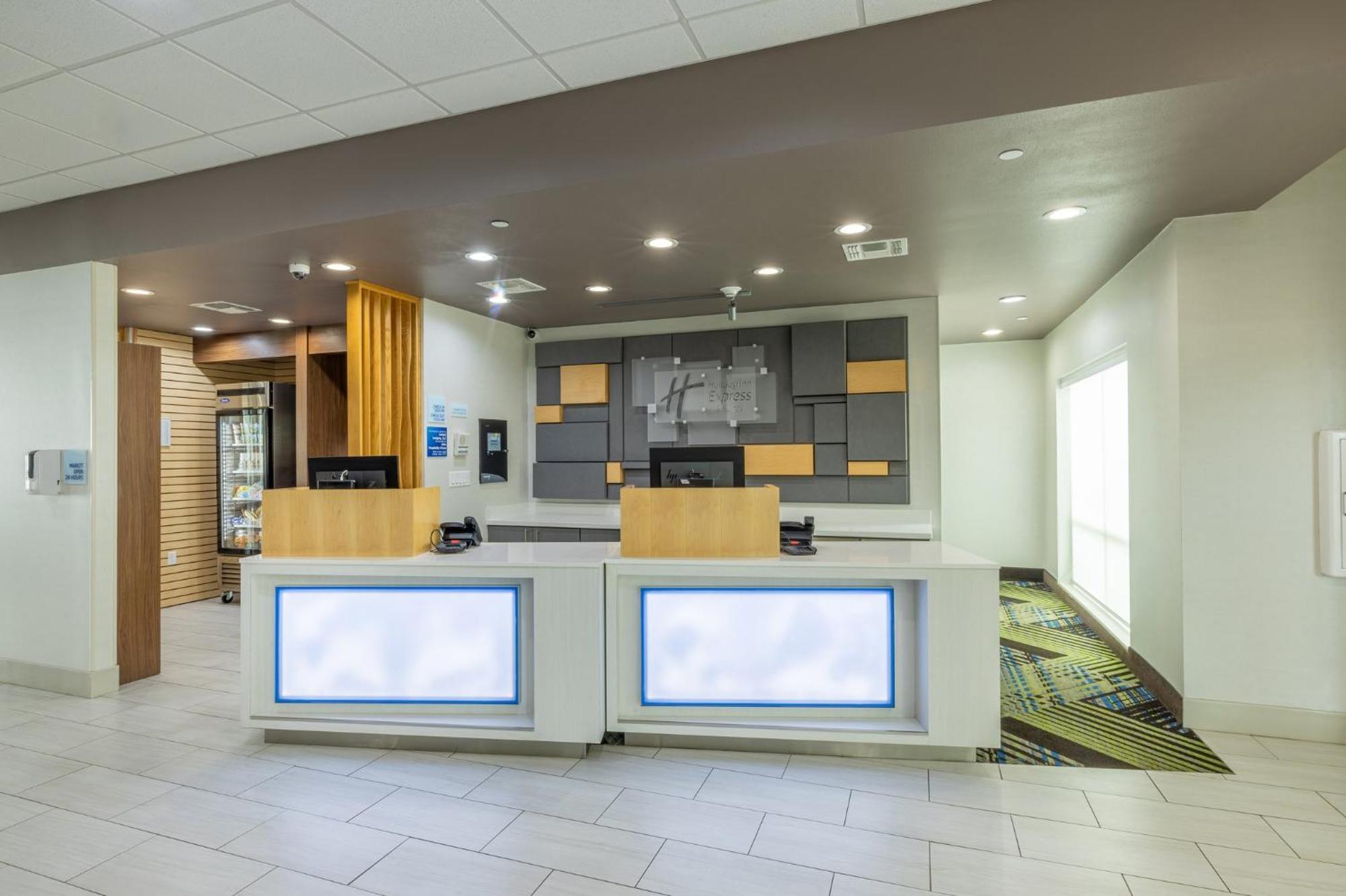 Holiday Inn Express & Suites - Lindale By Ihg Exteriör bild
