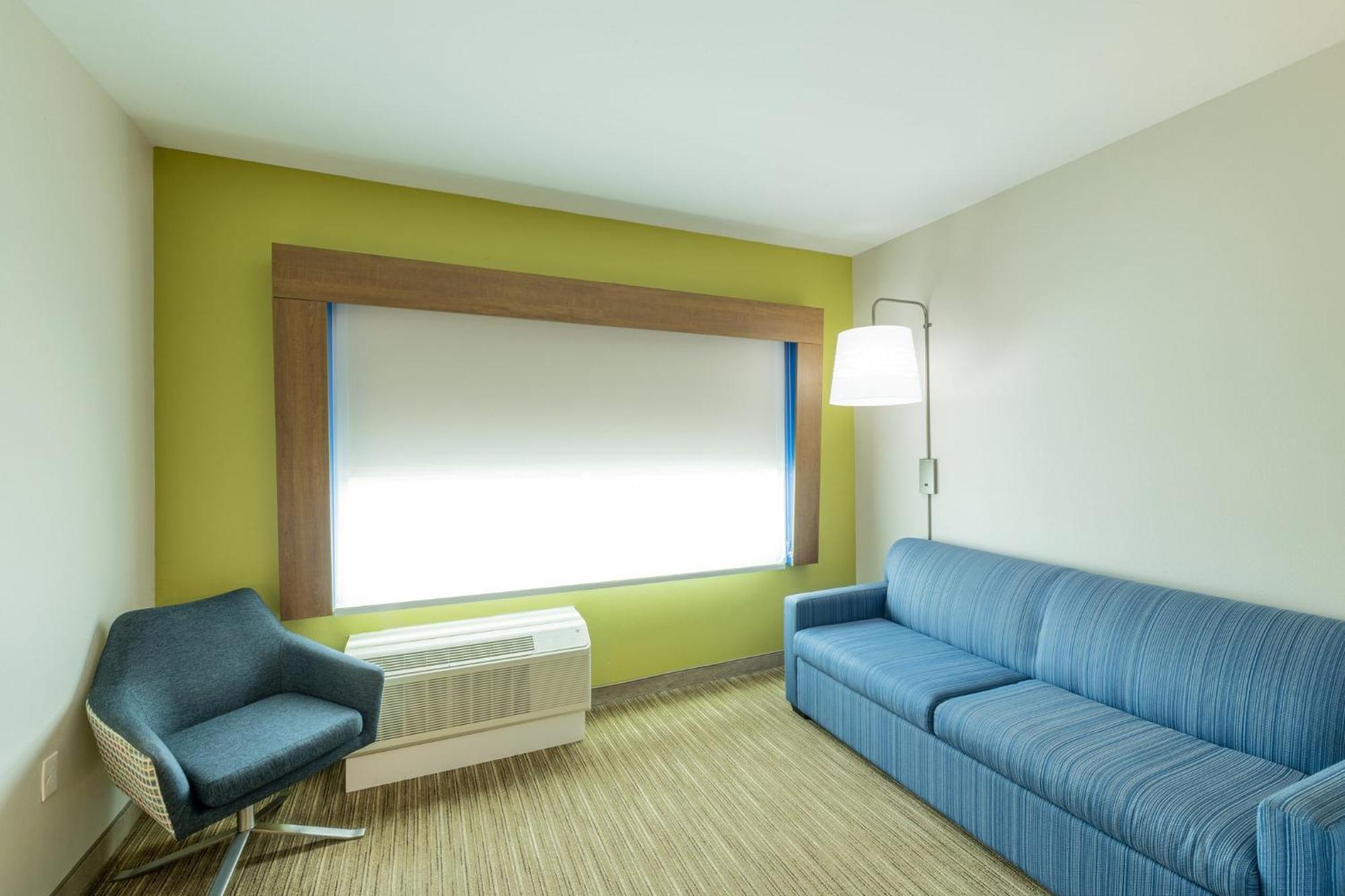 Holiday Inn Express & Suites - Lindale By Ihg Exteriör bild