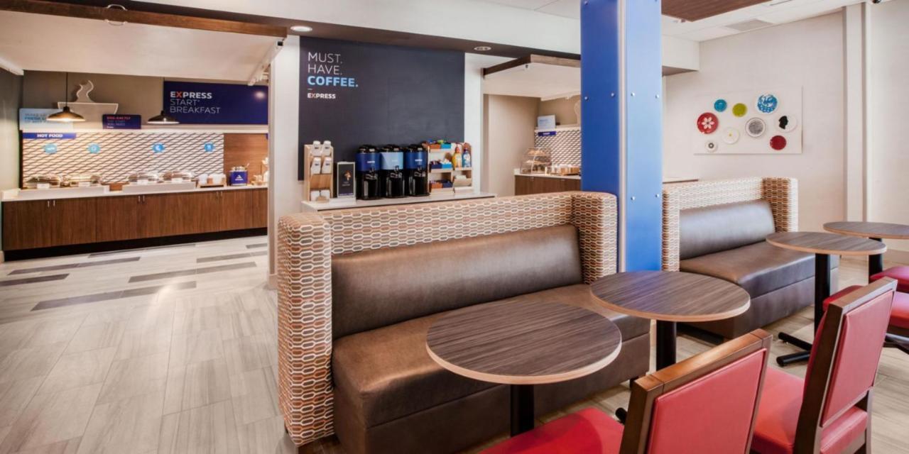 Holiday Inn Express & Suites - Lindale By Ihg Exteriör bild